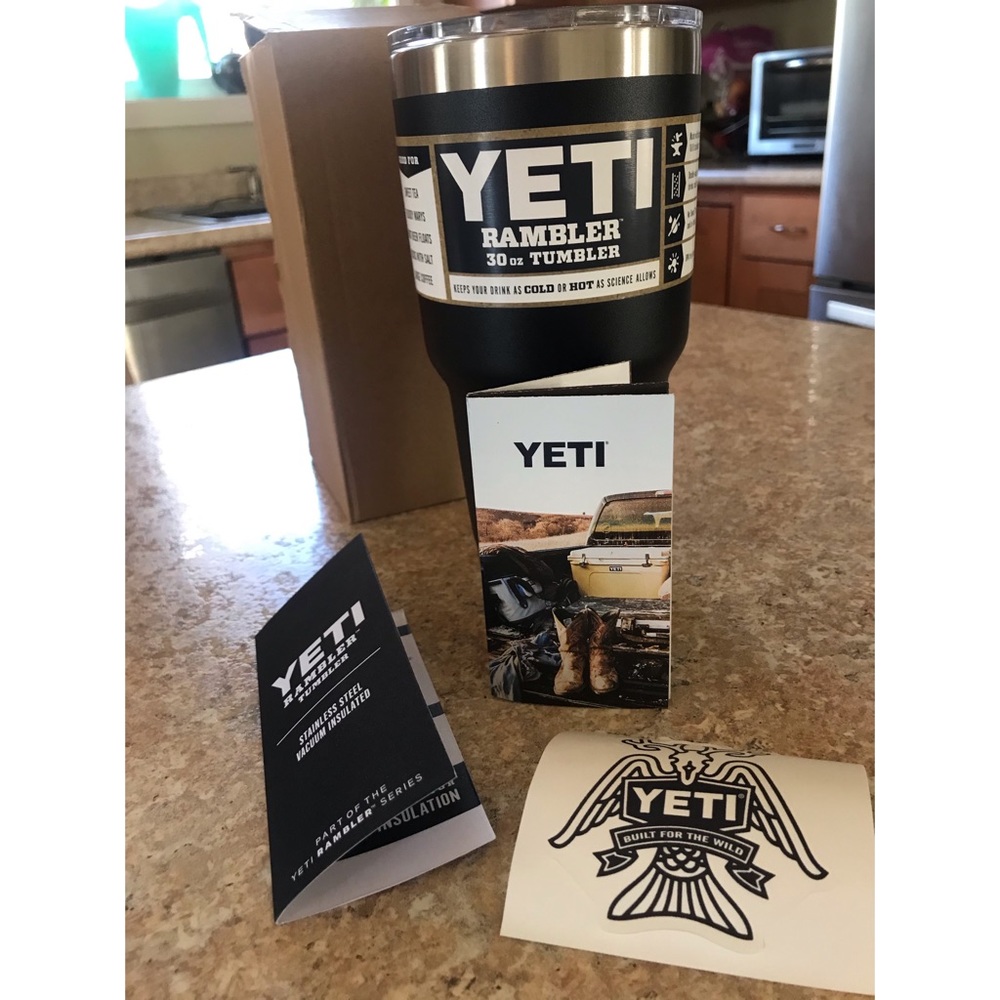 YETI Rambler - 30oz Tumbler - Black (brand new)
